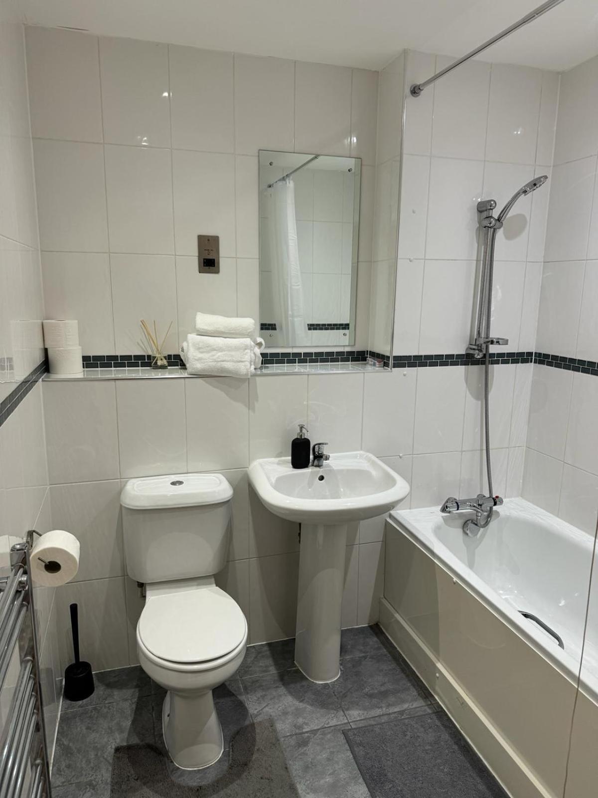 Spacious 2 Bedrooms Apartment In Stratford London Eksteriør bilde